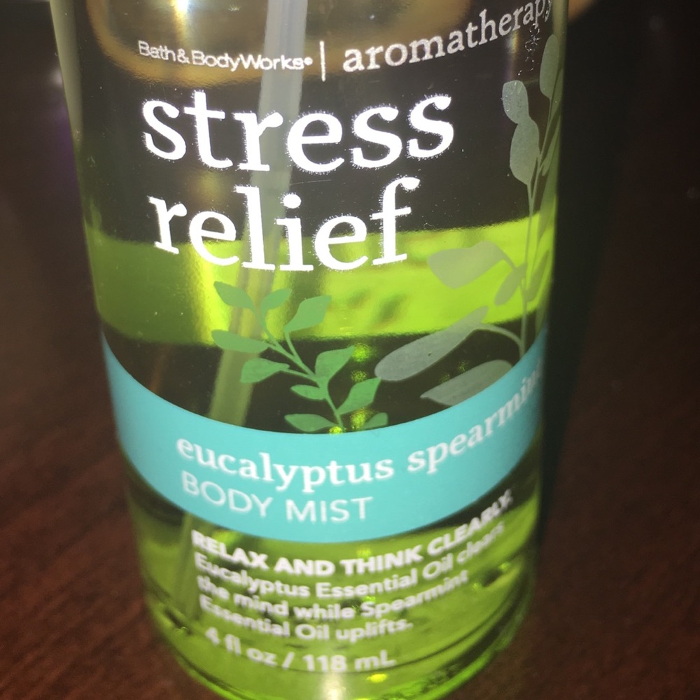 BATH AND BODY WORKS BODY MIST “STRESS RELIEF”